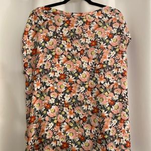 XXL LOFT blouse in floral print. Two different fabrics in the same print.